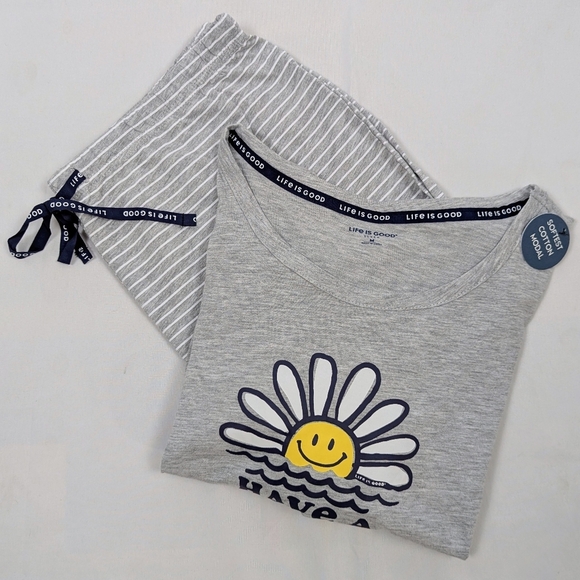 Life Is Good Have A Nice Daisy PJ Set Short Sleeve Top Shorts Grey M NWT - Picture 3 of 11